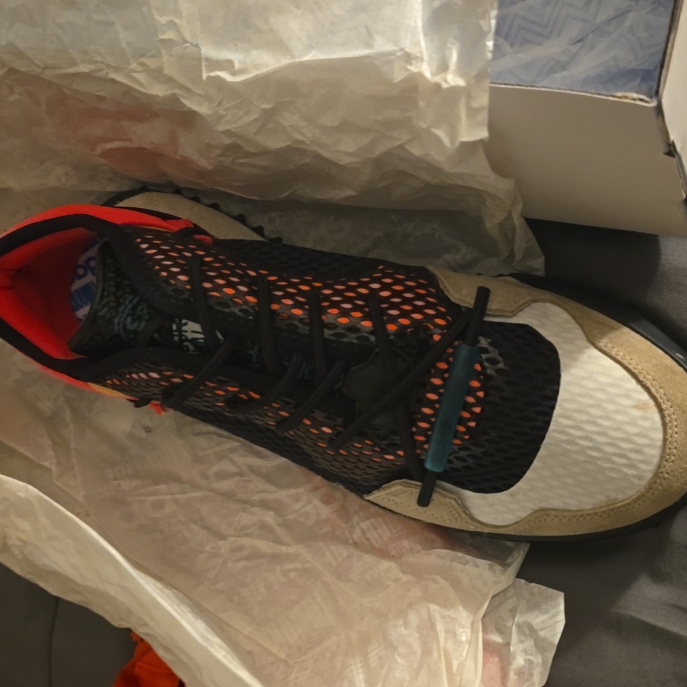 Sneakers - Picture 4 of 6